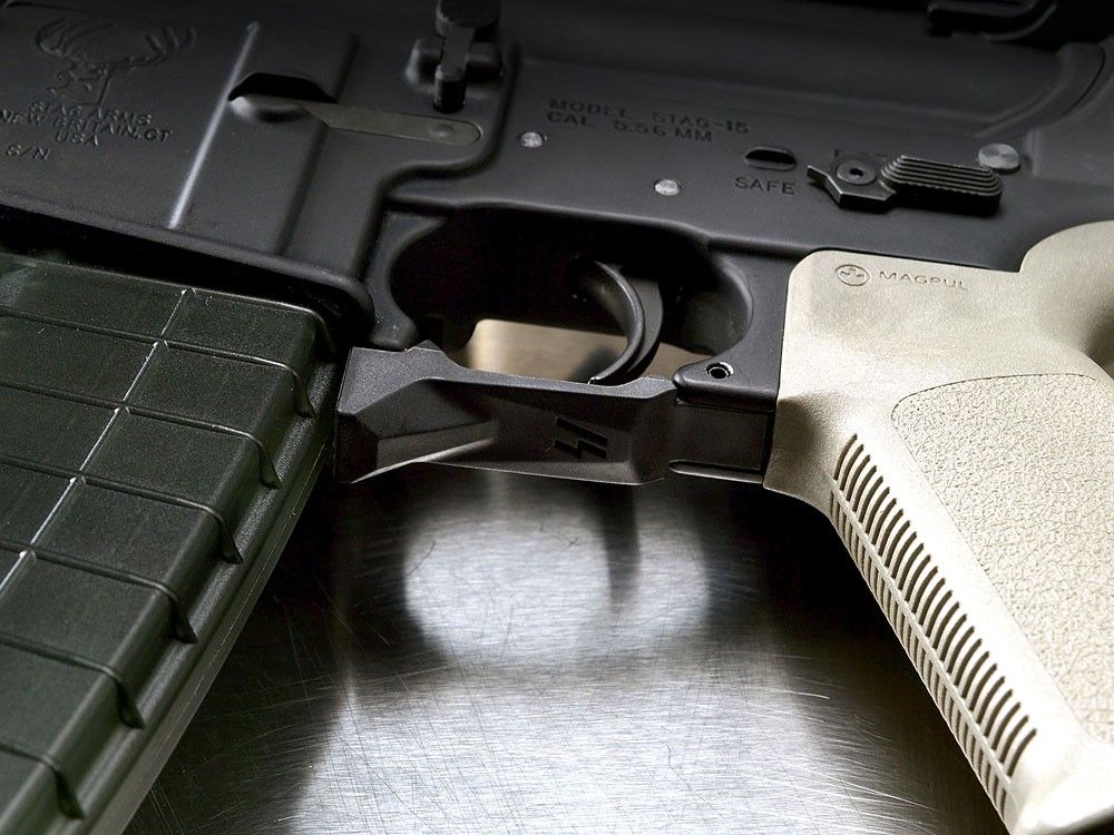 strike-industries-fang-polymer-trigger-guard-black3-1