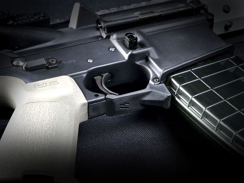 strike-industries-fang-polymer-trigger-guard-black4-1