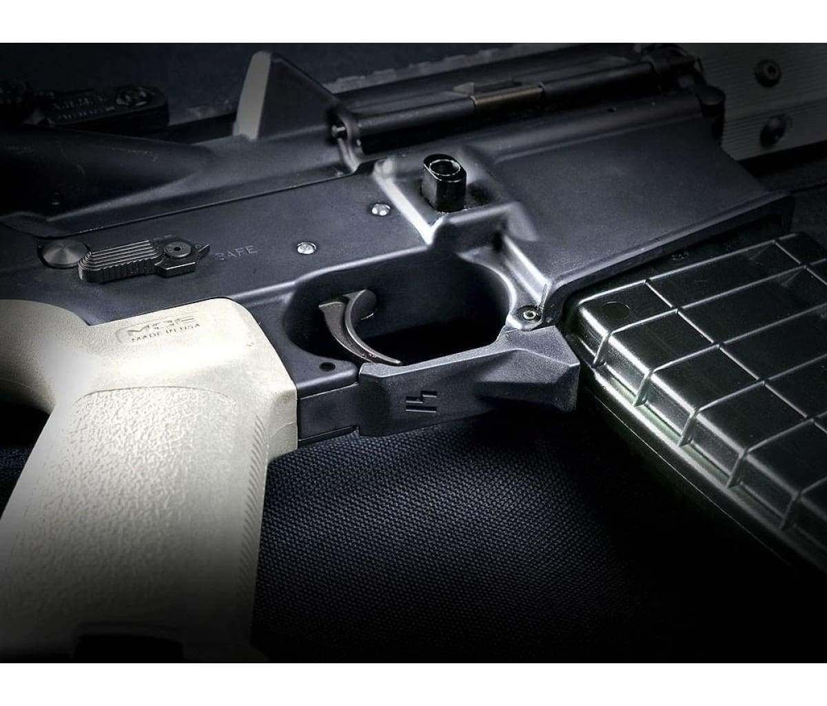 strike-industries-m4ar-15-cobra-fang-trigger-guard-with-magwell-feature-ar15discounts_400-3