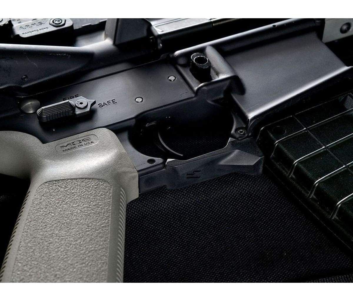 strike-industries-m4ar-15-cobra-fang-trigger-guard-with-magwell-feature-ar15discounts_619-3